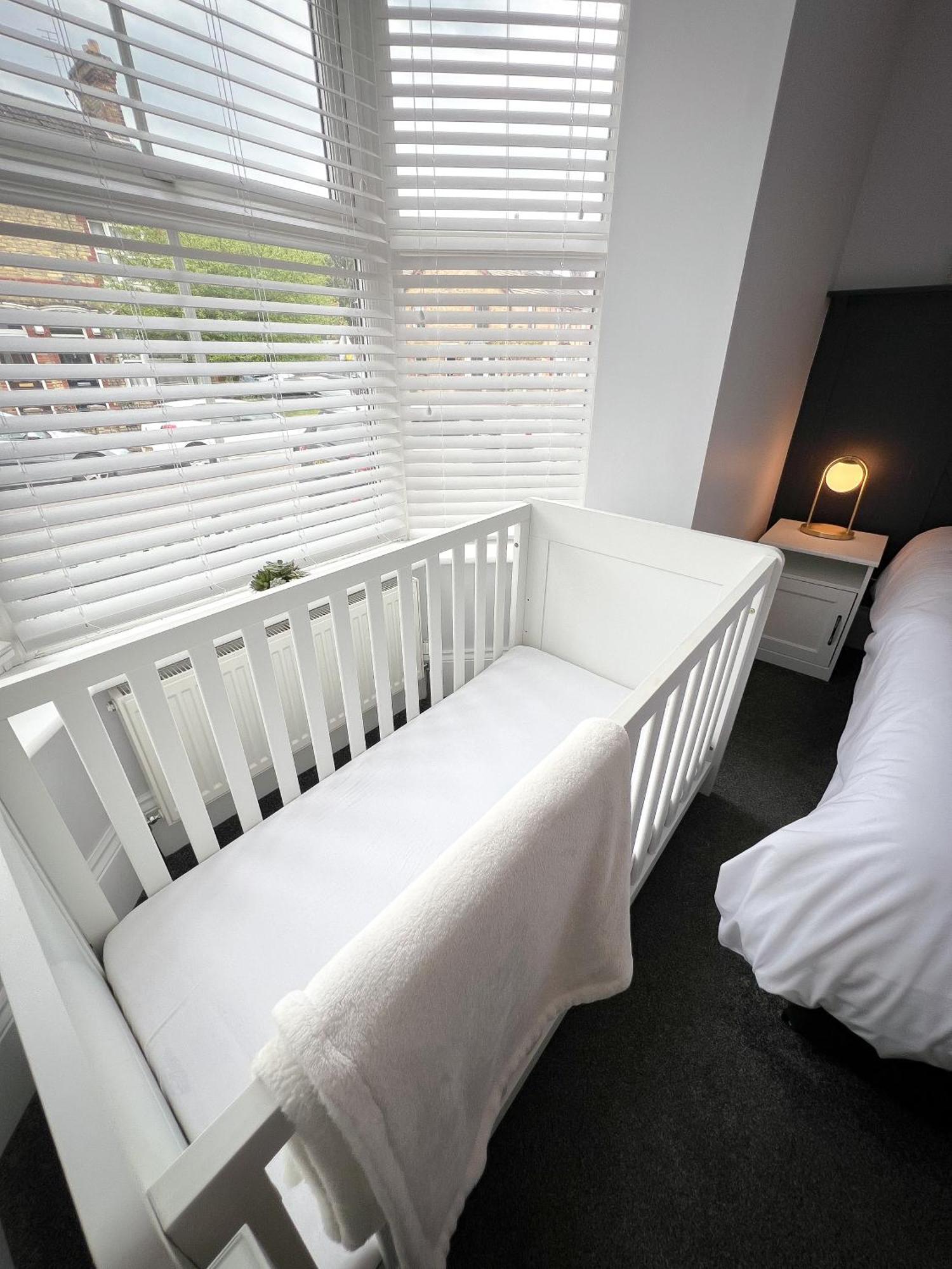 Campbells Crib Apartment Maidstone Bagian luar foto